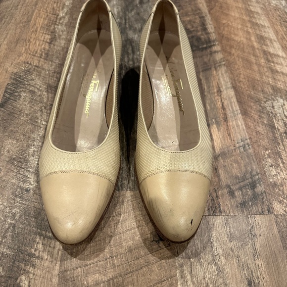 Salvatore Ferragamo Woman’s Beige Heels Made in Italy Sz 8.5 AA - Picture 2 of 10